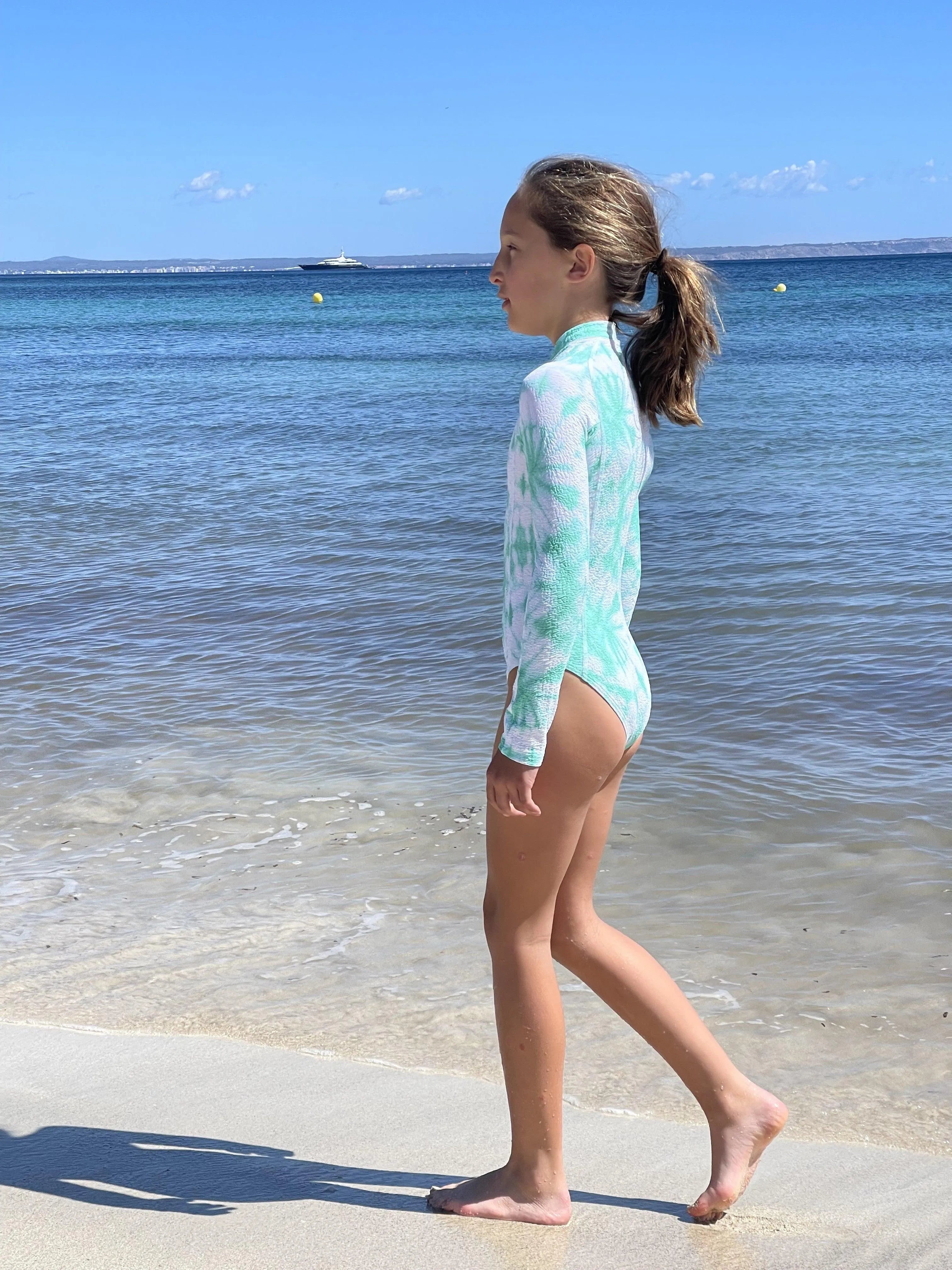 Maillot de bain manches longues anti UV fille, tie dye menthe | COMBI TAHAA - Lison Paris