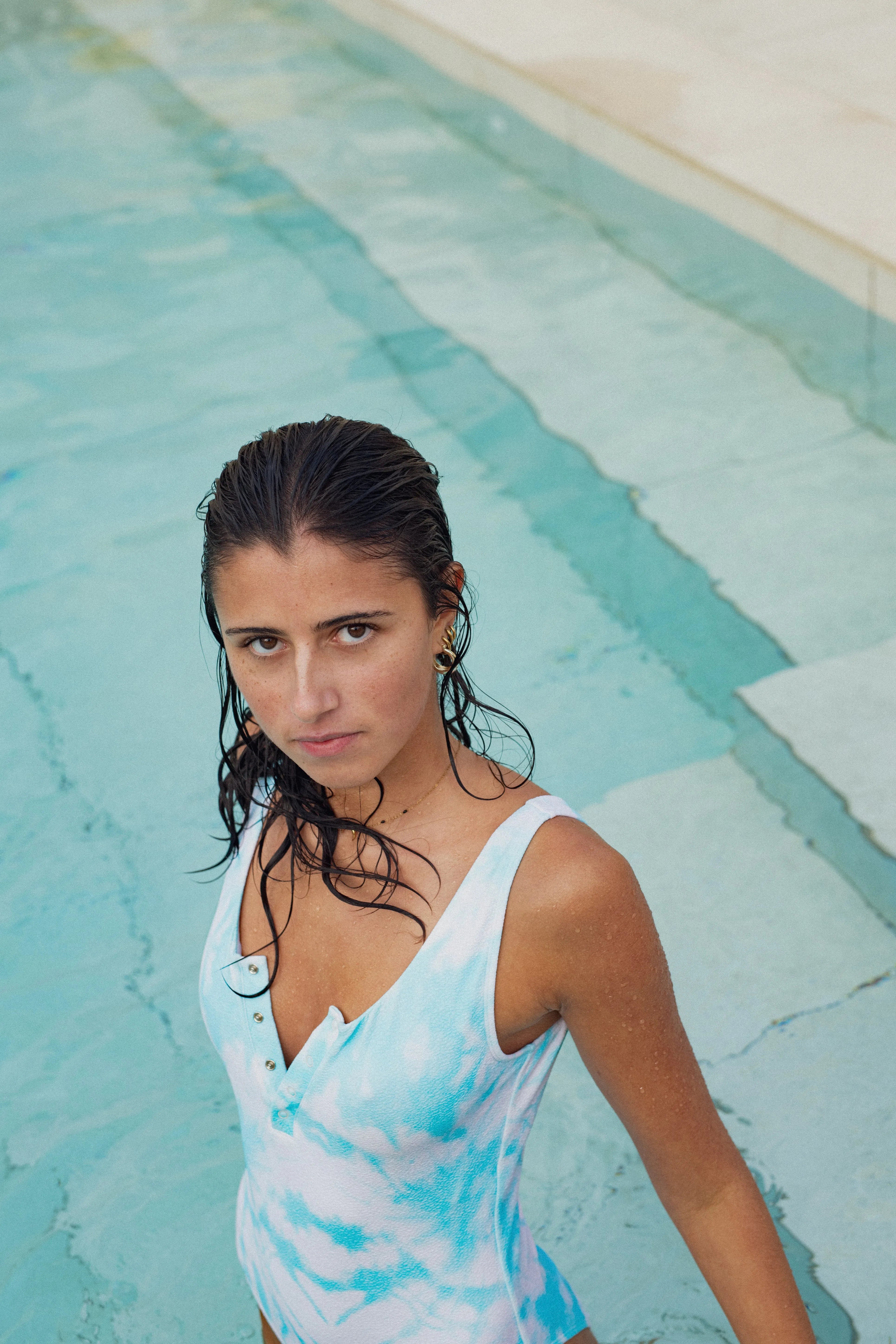 Maillot de bain une pièce anti UV fille, tie dye bleu | TAHAA 1P - Lison Paris