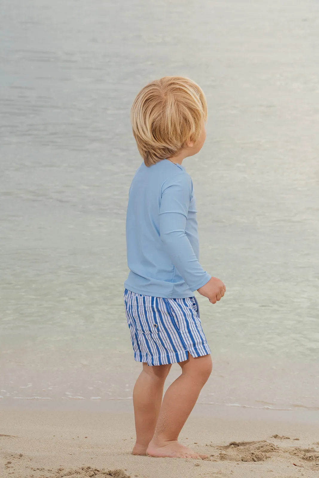 Short de bain garçon, bleu rayé | MILOS - Lison Paris