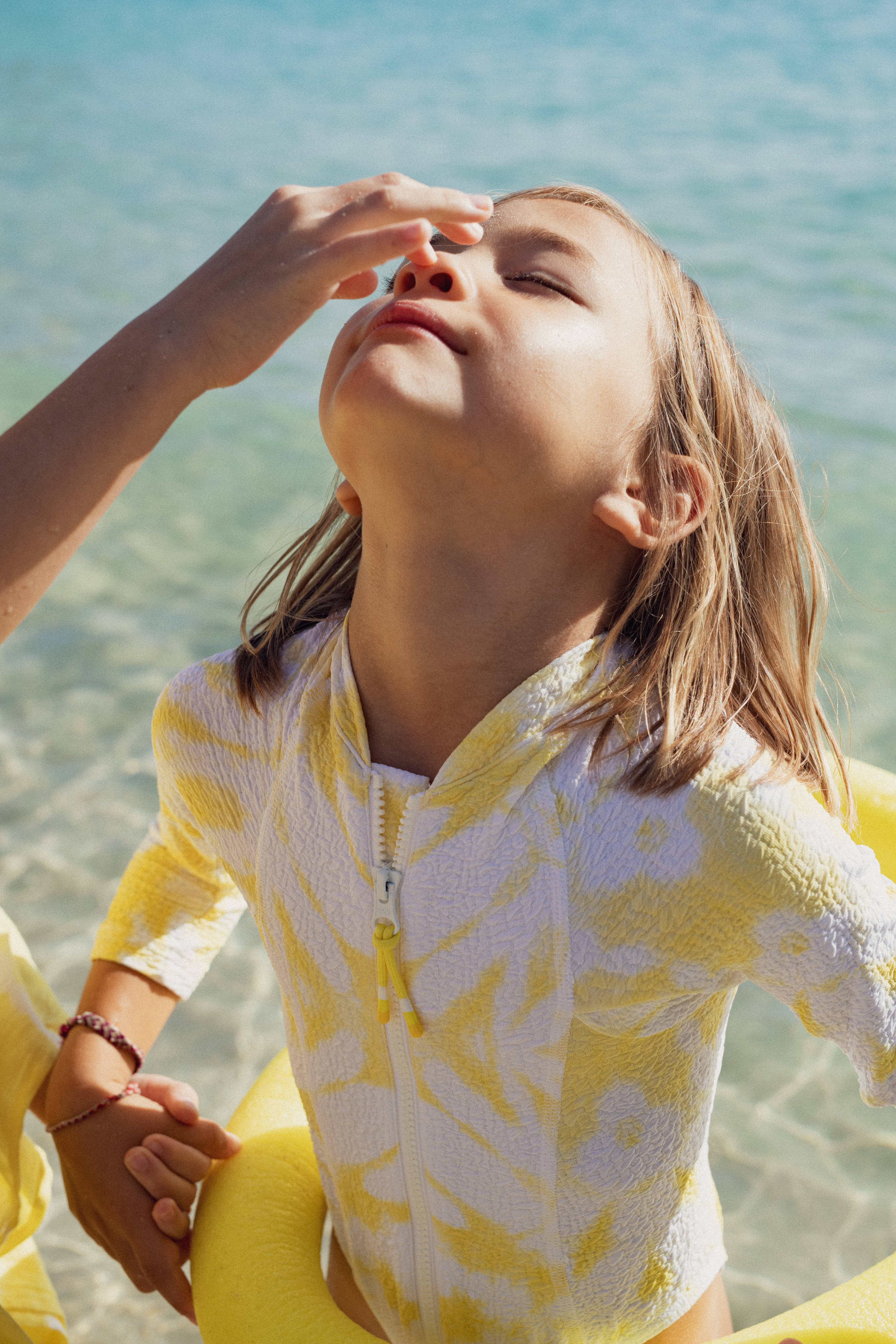 Girls' long-sleeved anti-UV swimsuit, yellow tie dye | COMBI TAHAA