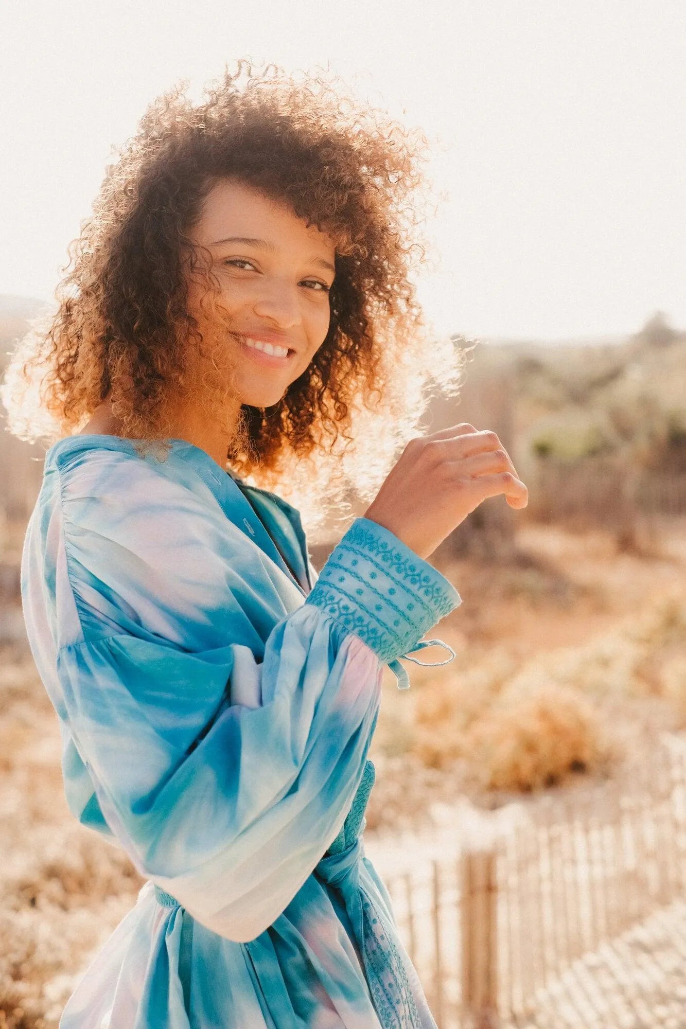 Robe de plage manches longues turquoise | SANTORIN - Lison Paris