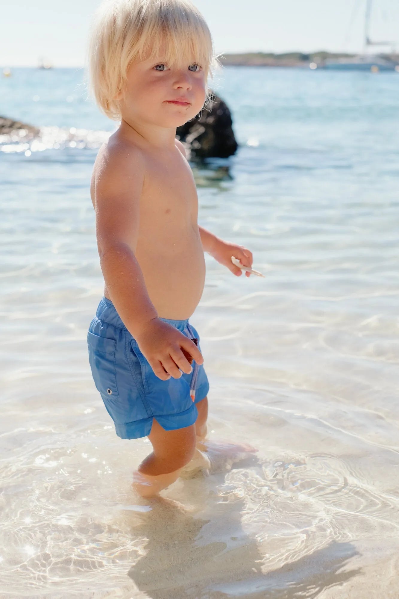 Short de bain garçon bleu ciel | CAPRI - Lison Paris